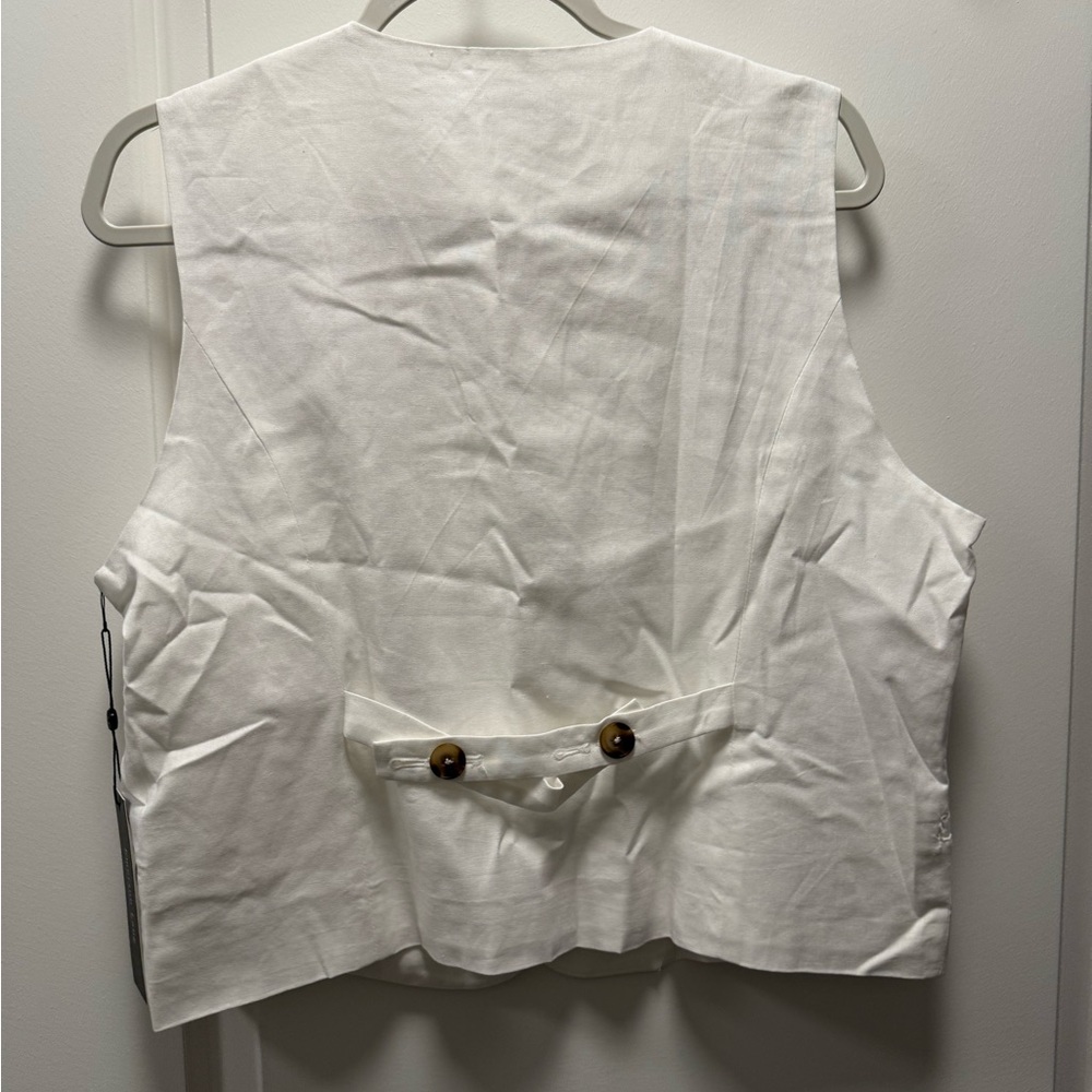 White linen vest - Picture 2 of 4